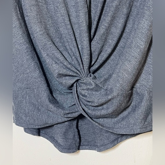 NWT Women’s Gray Long Sleeve Ribbed Twist Knot Front T-Shirt - Picture 5 of 6